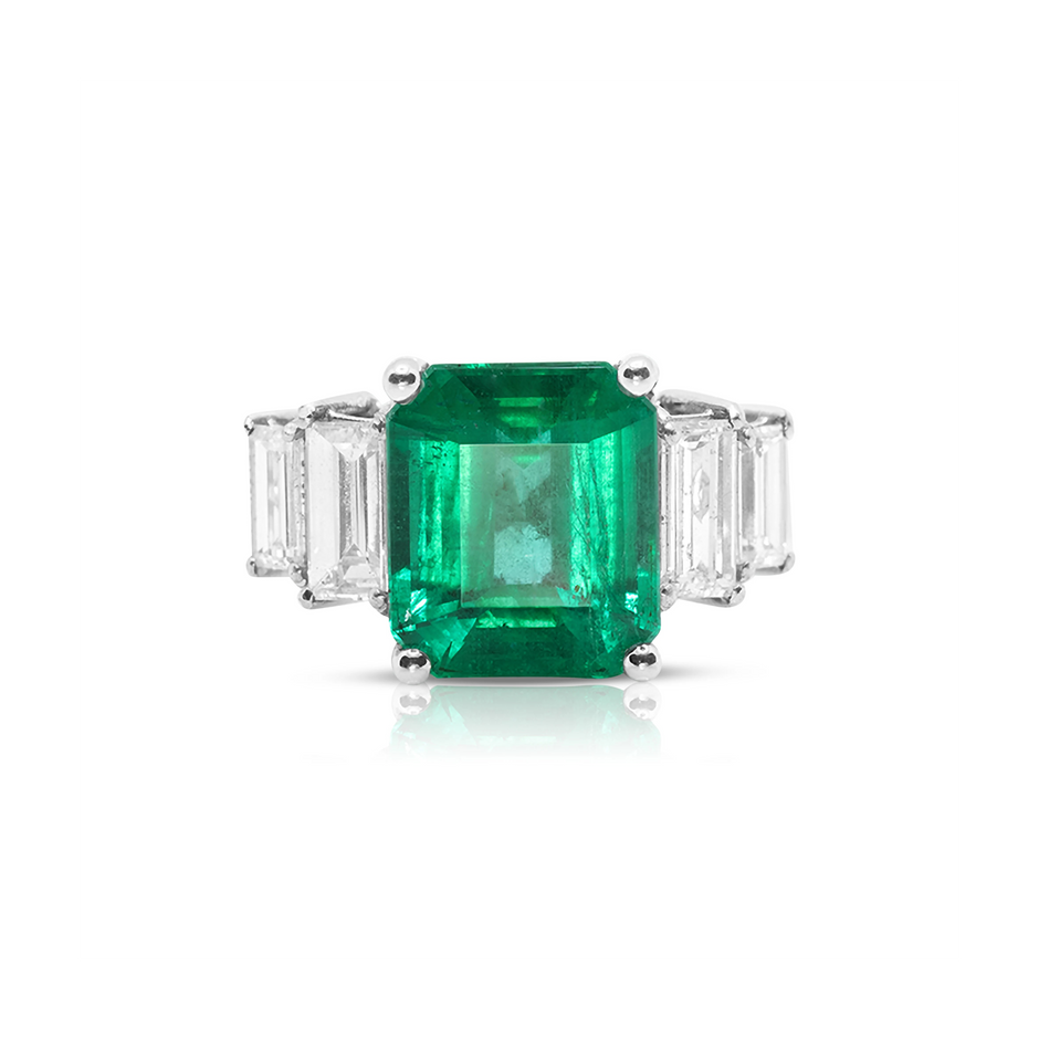 Front view of Emerald Majesty ring in 18ct white gold featuring a natural Colombian emerald framed by natural diamonds.